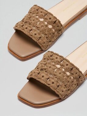 Scanlan Theodore Daisy Stitch Slides 39 Camel